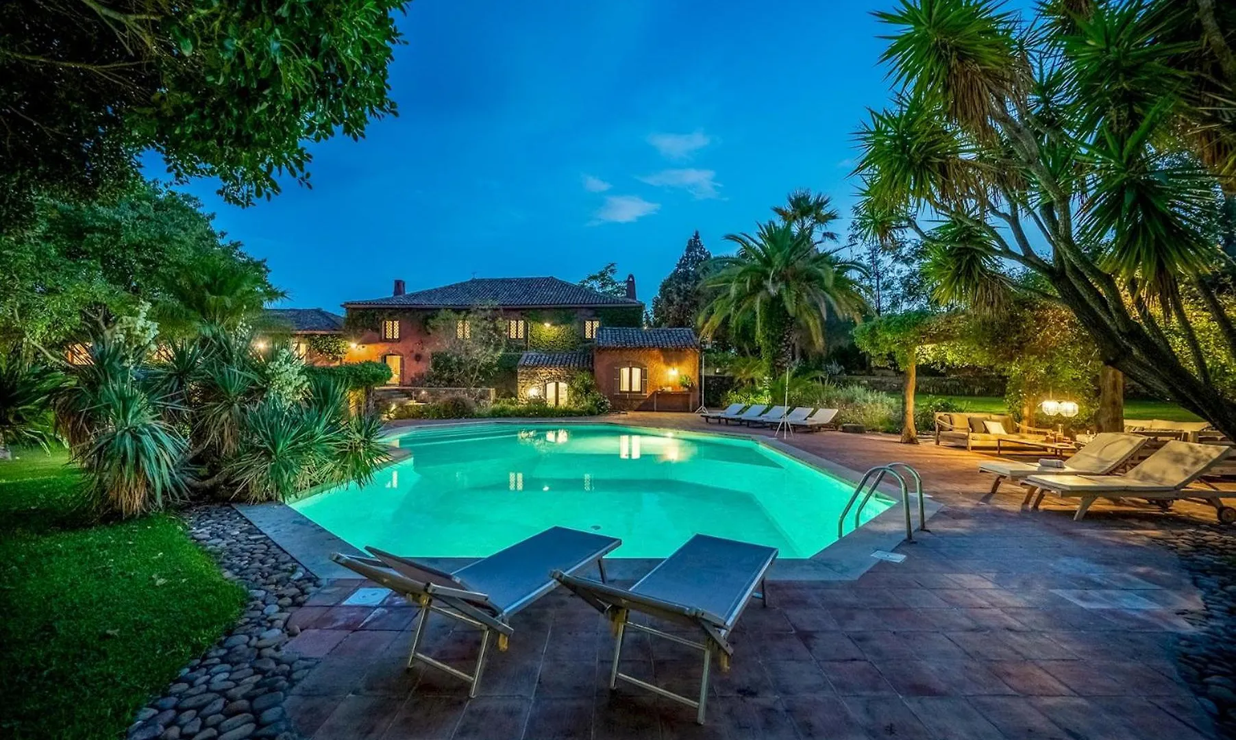 Linera 10, Emma Villas Santa Venerina