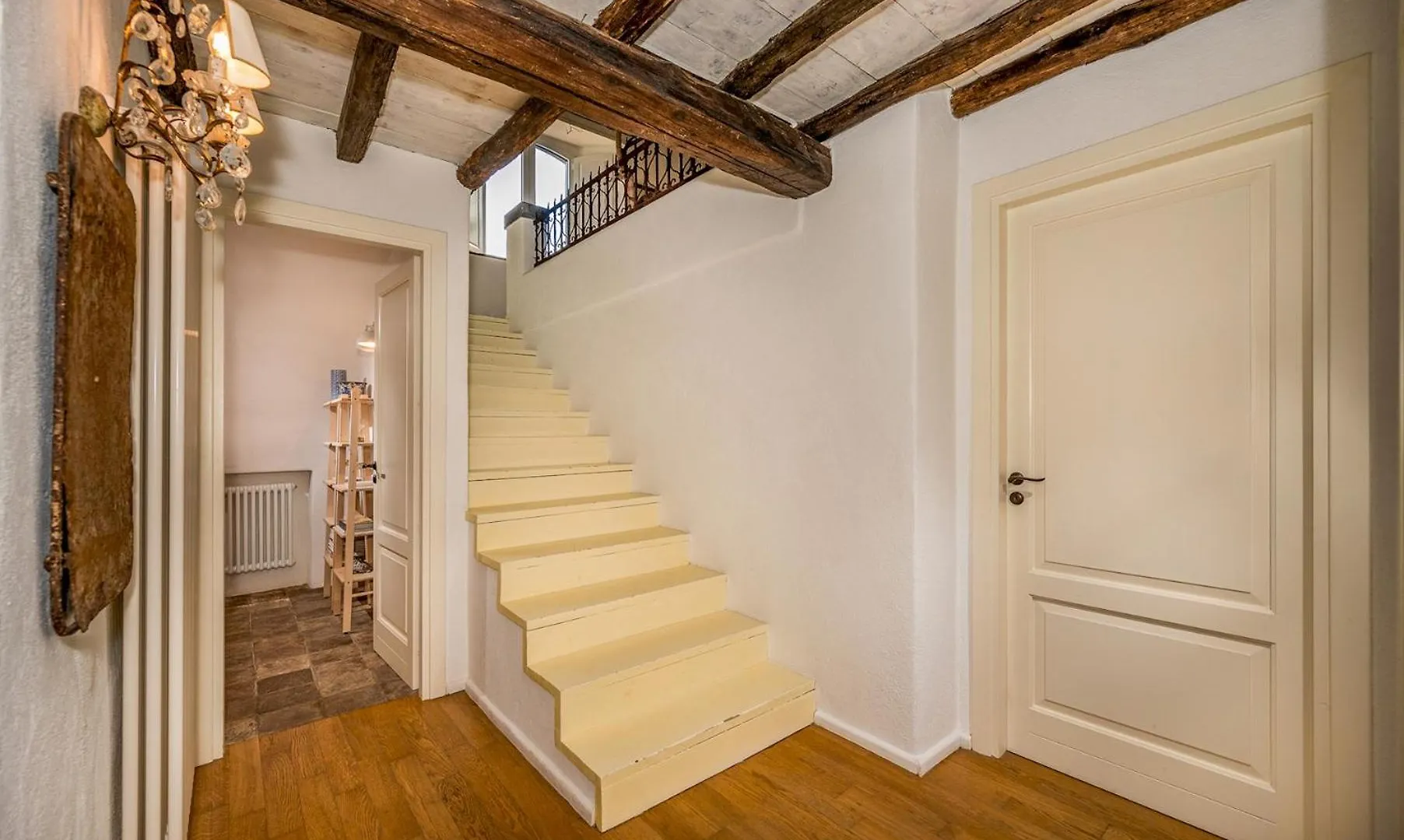 Linera 10, Emma Villas Santa Venerina