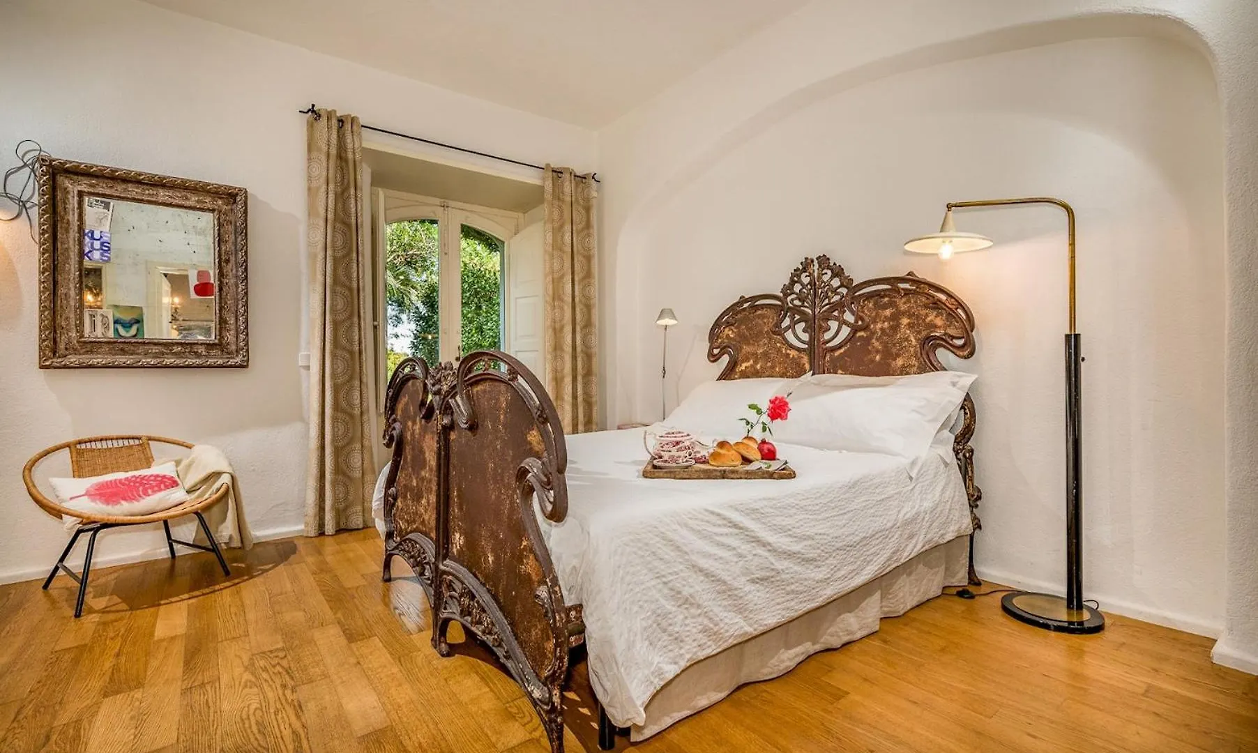 Linera 10, Emma Villas Santa Venerina