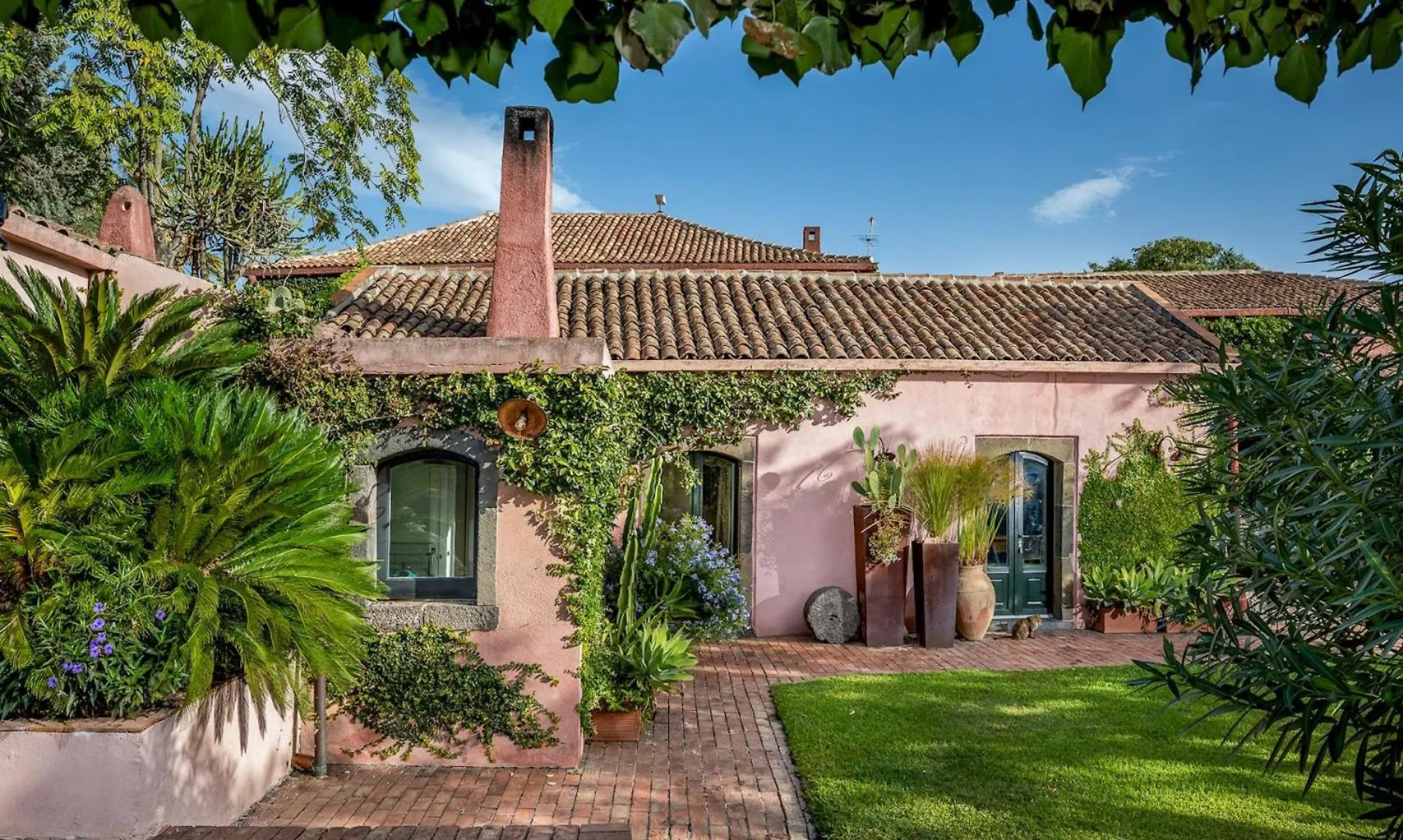 Linera 10, Emma Villas Santa Venerina Italy
