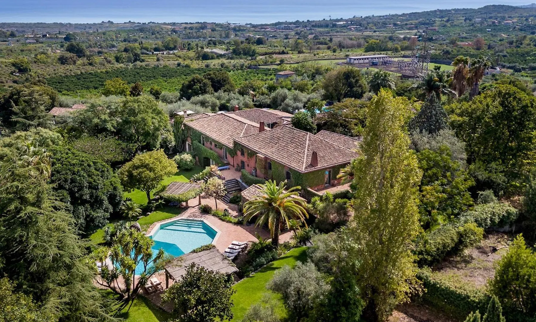 Linera 10, Emma Villas location